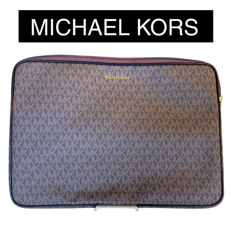 MICHAEL KORS Jet Set Travel LG Laptop Case, EUC - Picture 1 of 12